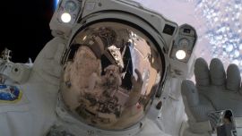 Космонавт в Космосе