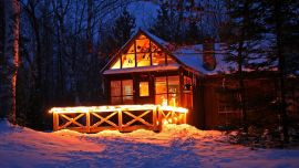 Дом в Лесу Зимой