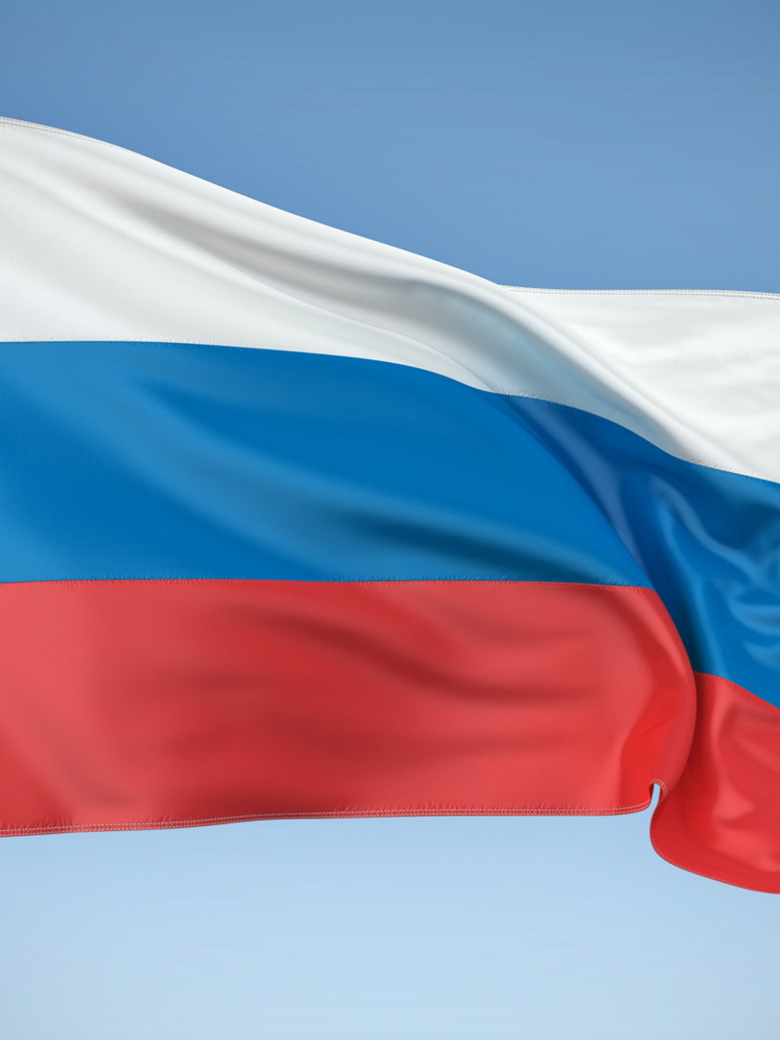 Флаг россии на фоне москвы