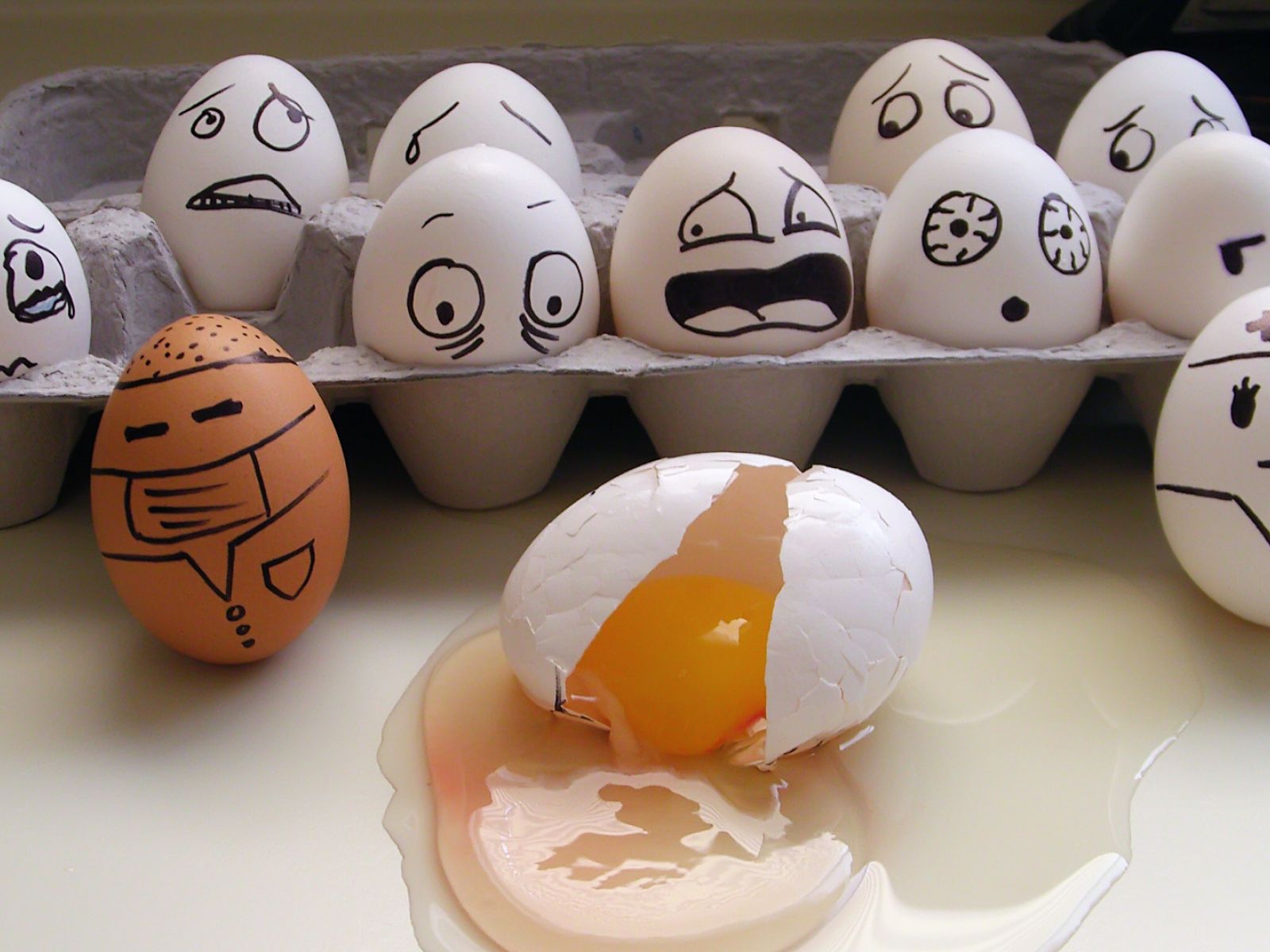 Смешные яйца. Рожицы на яйцах. Крутые яйца на Пасху. Яйцо Пасха.