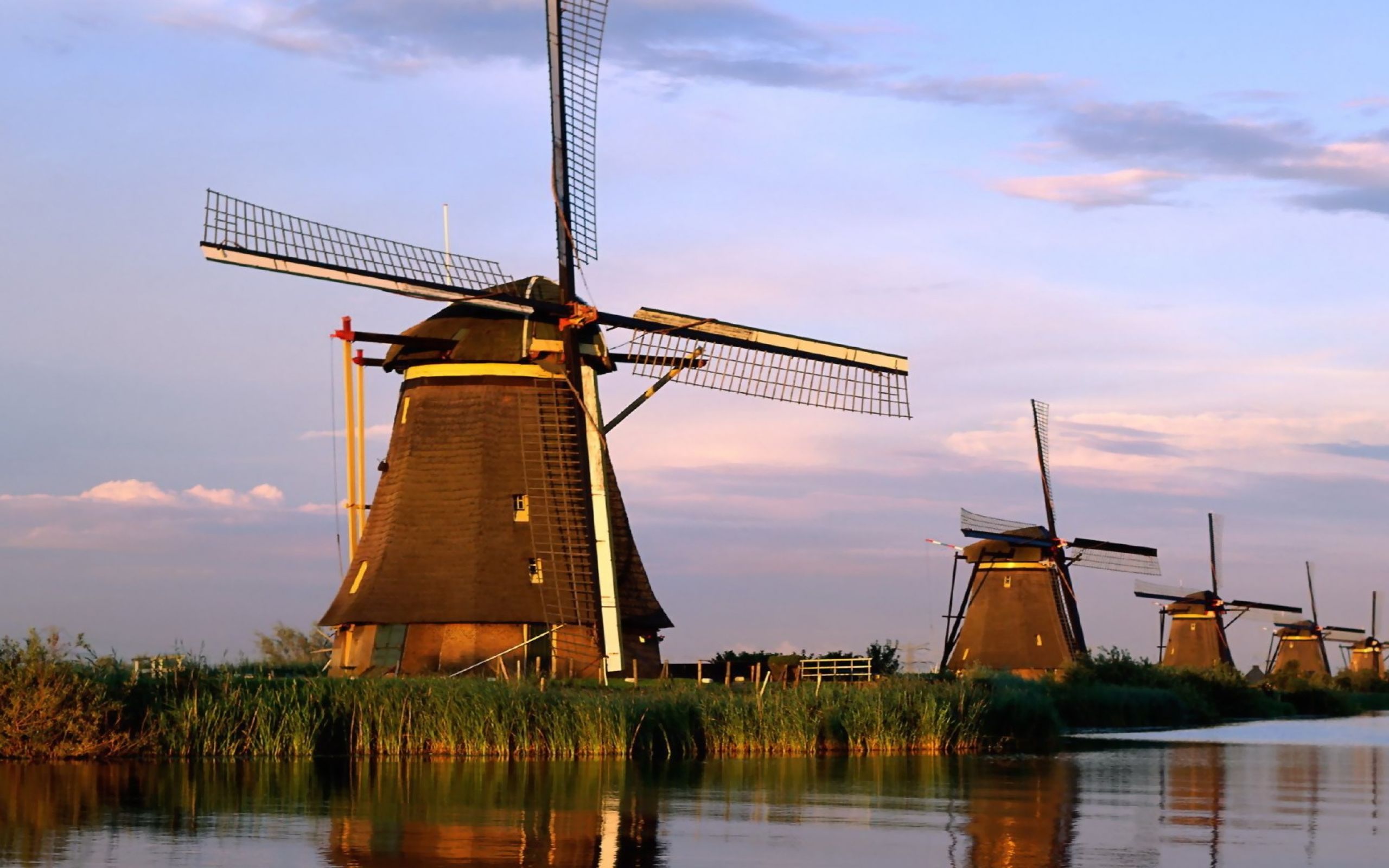 Мельница корабли. Киндердейк Нидерланды. Ветряная мельница Нидерланды. Мельницы в Киндердейке Нидерланды. Королевство Нидерланды Ветряные мельницы.