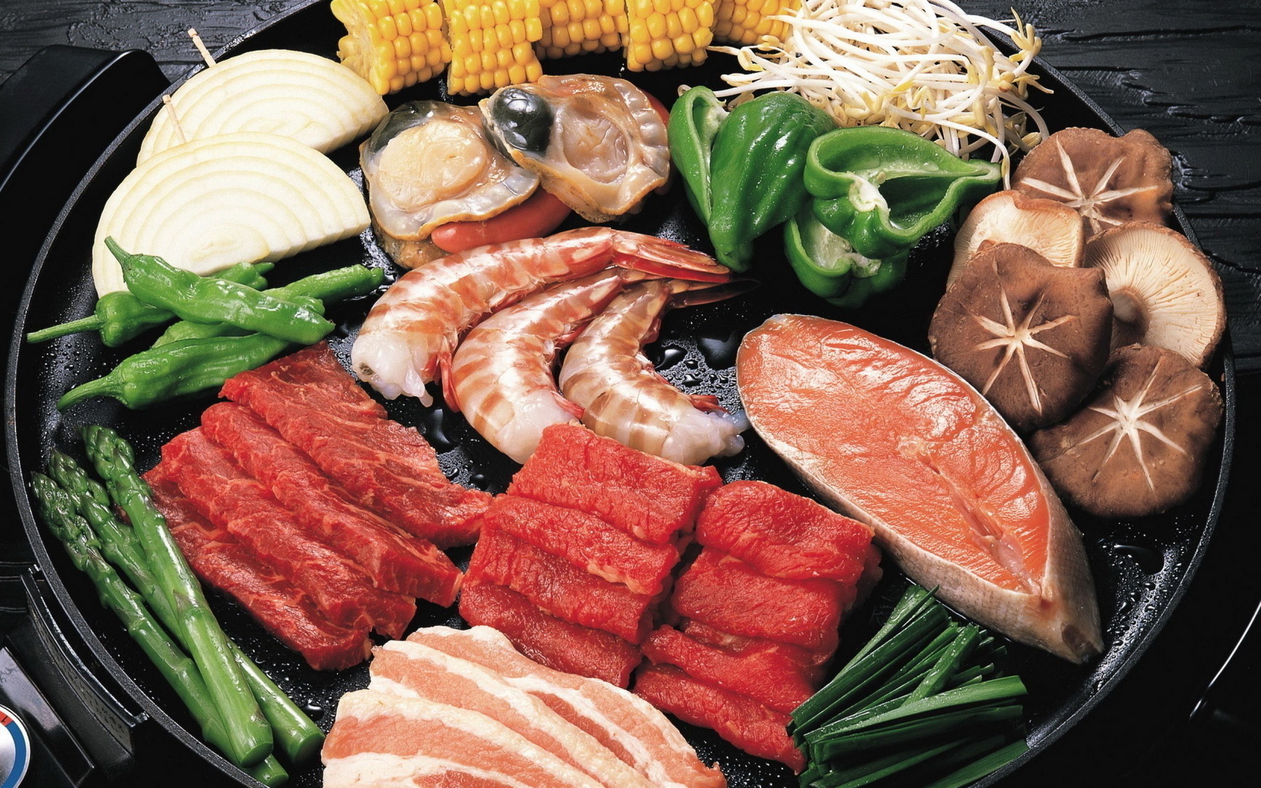 Рынок готовых продуктов. Мясо рыба. Мясные и рыбные продукты. Морепродукты с овощами. Мясная и Рыбная продукция.