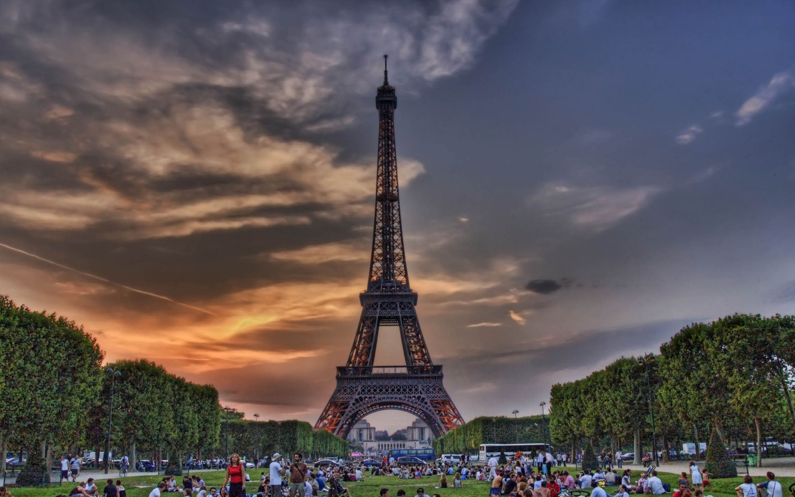 Paris перевод. Эйфелева башня. Париж. Ф. Пейзажи Парижа эльфовой башни. Эйфелева башня Париж пейзаж. Германия пейзажи Эйфель парк.