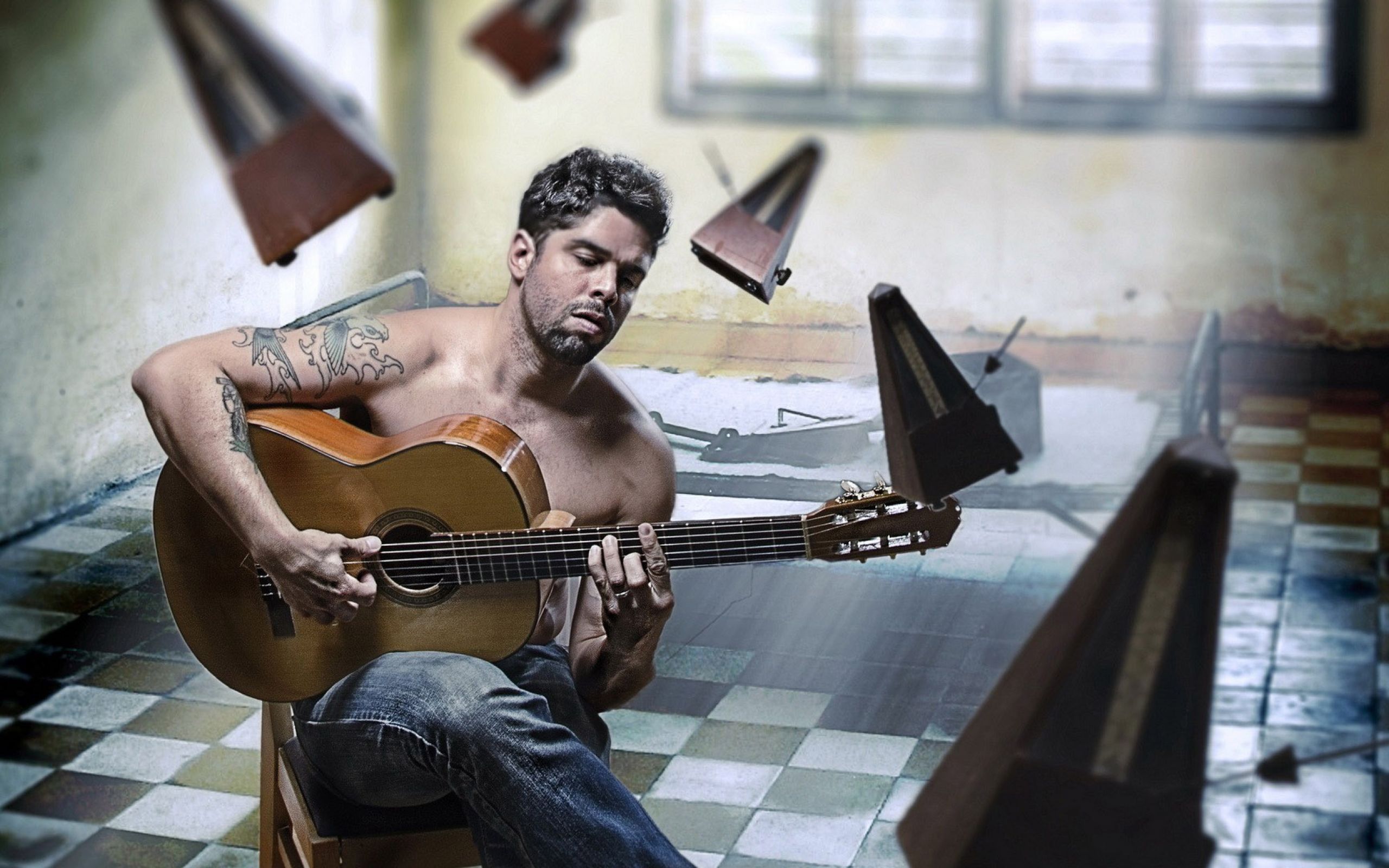 Музыка сиди качество. Хуан Гарсия гитарист. Мужчина с гитарой. Парень с гитарой. Мужик с гитарой.