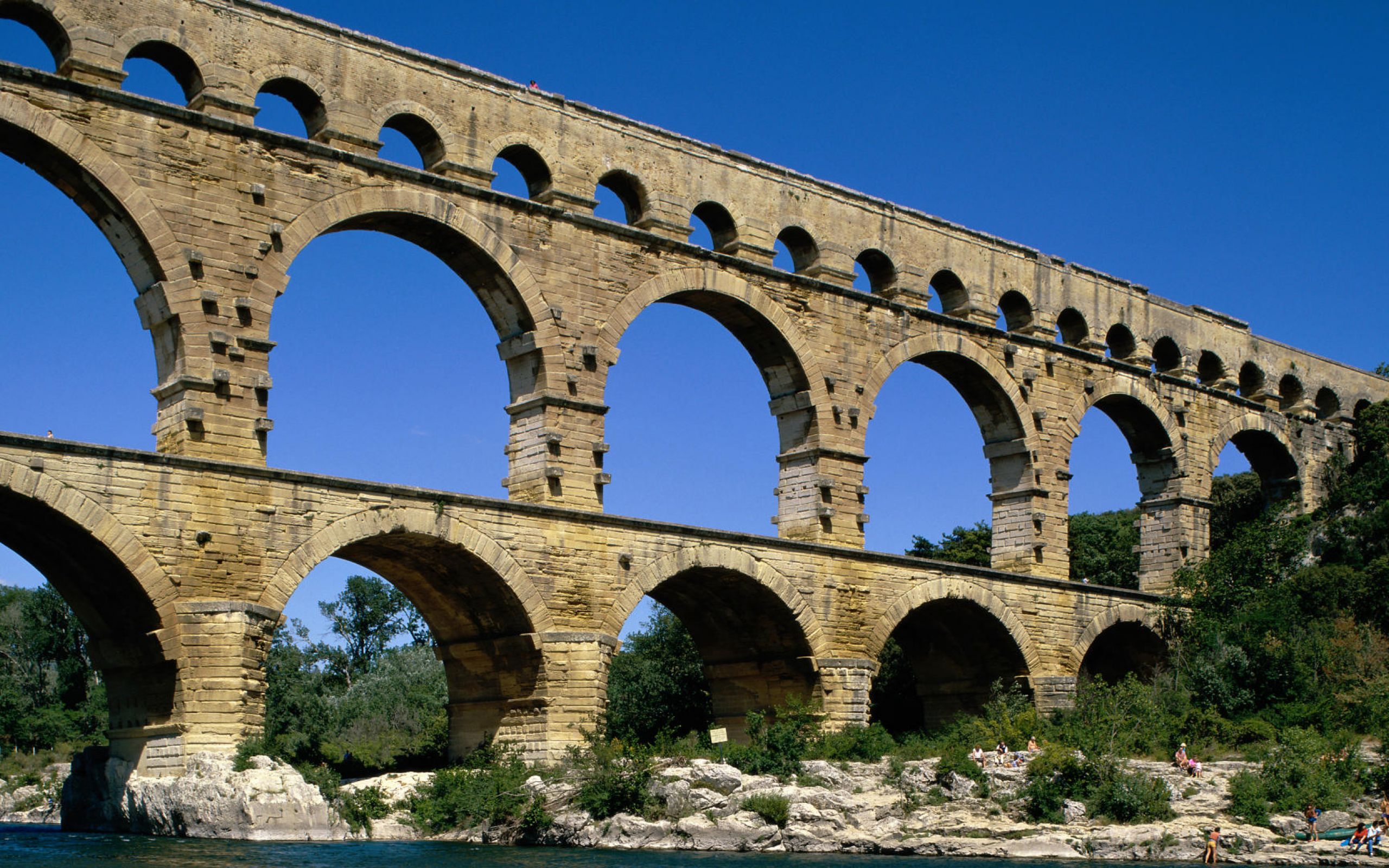 Пон качество. Пон-дю-гар во Франции. Римский акведук. Акведук Пон-дю-гар древний Рим. Мост Пон дю гар во Франции. Гардский мост Франция.