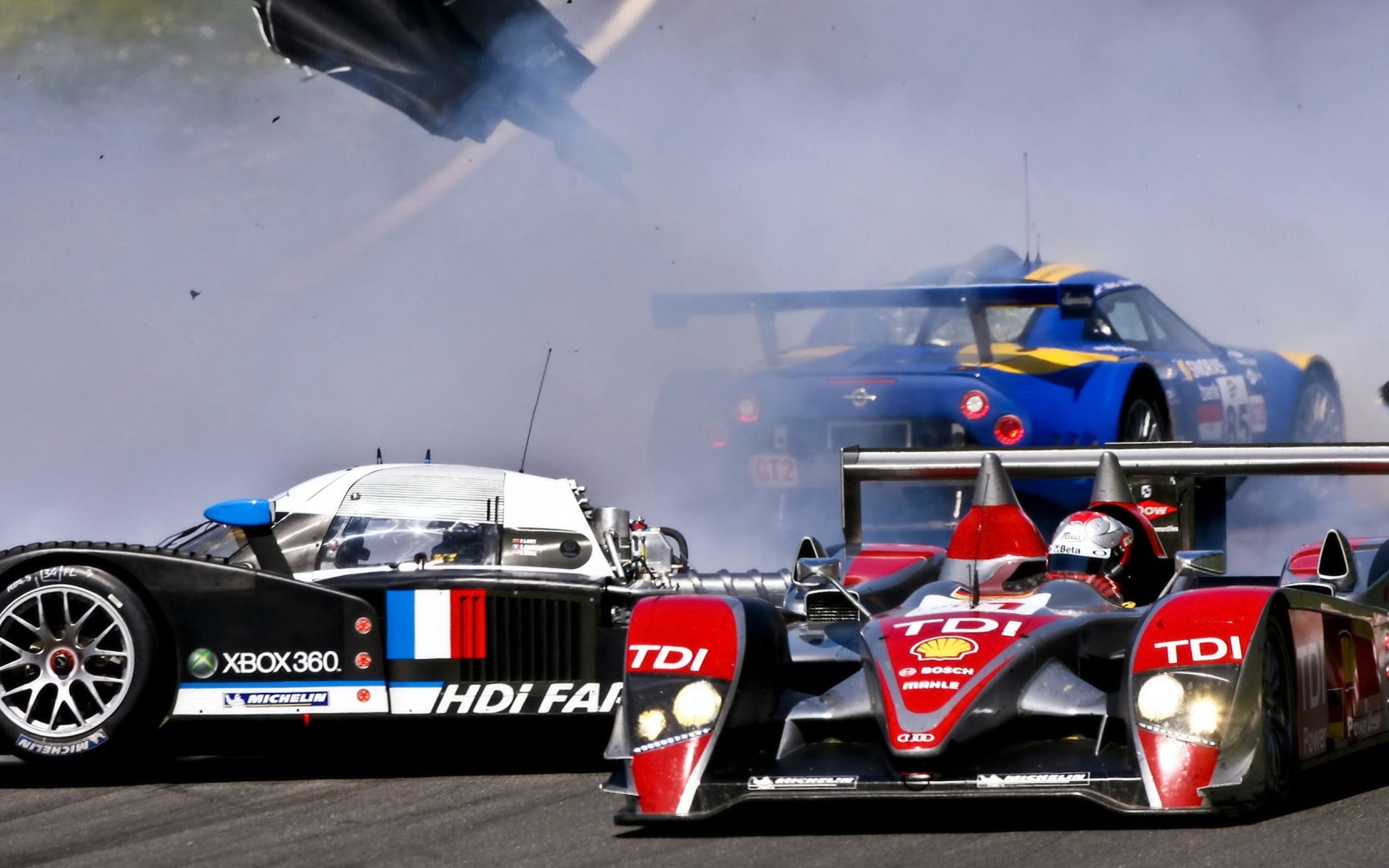 Le mans live. Пежо 24 часа Ле Мана. Peugeot 908 le mans crash. Гонка Леман. Гонка 24 часа Лемана.