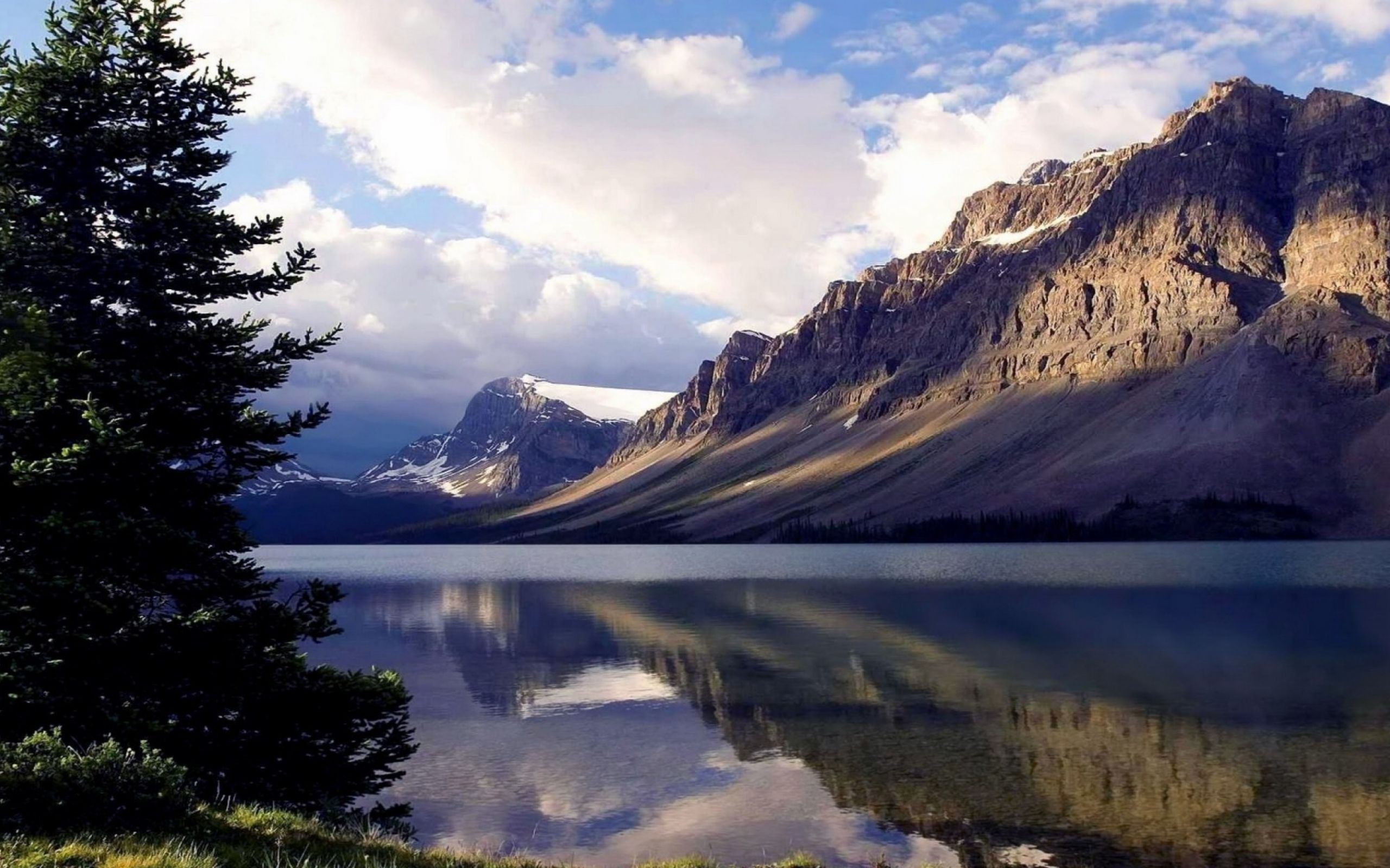 Реки леса океаны леса и поля. Озеро БОУ Канада. Горы отражение. Могучие горы. Природа Тувы.