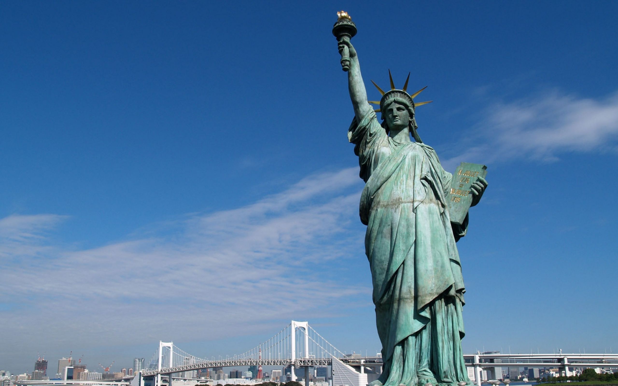 Памятники природы и культуры америки. Статуя свободы Нью-Йорк. НЬЮЙ РРК статуя свободы. Нью-Йорк бстатуясвободы. Нью-Йорк Сити статуя свободы.