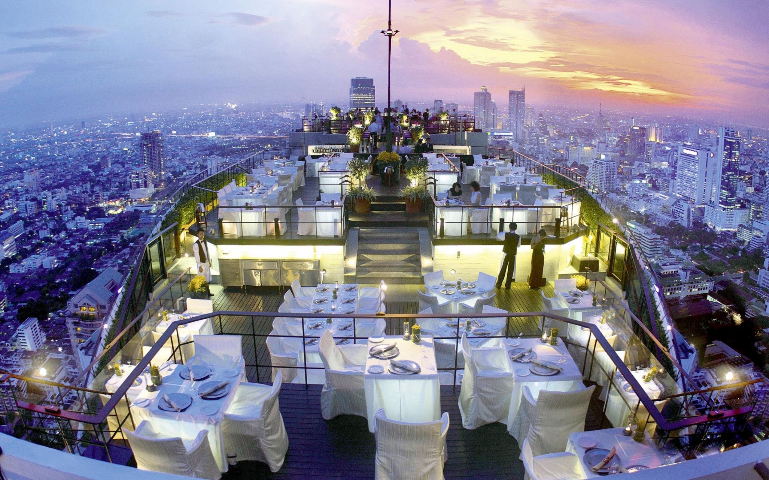 Кафе в бангкоке. Вертиго Бангкок ресторан. Отель Лебуа в Бангкоке. Бангкок отель ресторан на крыше. Бар в Бангкоке на крыше.