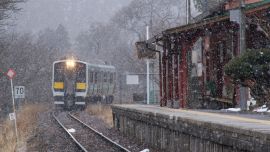 Поезд и Снег